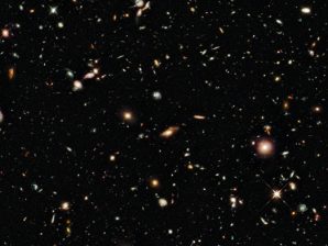 Galáxias antigas vistas pelo Telescópio Espacial Hubble