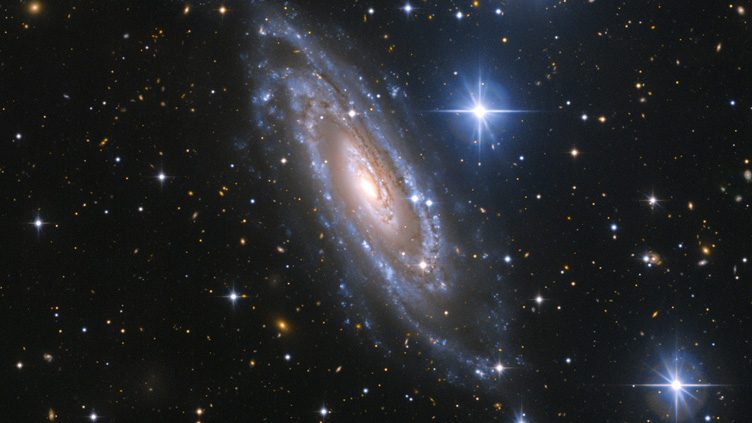 Galáxia espiral NGC 1964