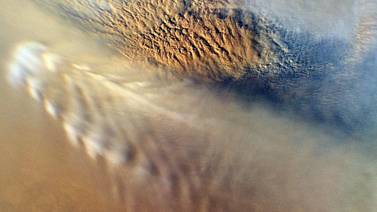 Imagem de uma tempestade de poeira em Marte obtida em 2007 pela Mars Reconnaissance Orbiter, da NASA.