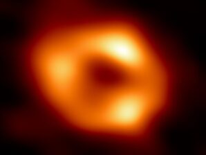 Imagem do buraco negro com quatro milhões de vezes a massa do Sol e que se encontra no centro da nossa 