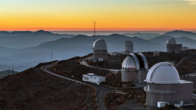 Pôr do Sol no Observatório de La Silla, no deserto de Atacama, Chile.