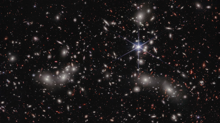 Apanhadas na teia cósmica - das galáxias aos super-enxames
