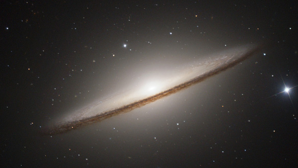 A Galáxia do Sombrero (M104). 