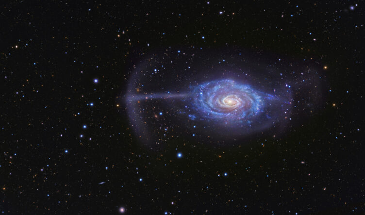 A galáxia espiral NGC 4651, a 62 milhões de anos-luz