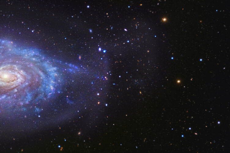 A galáxia espiral NGC 4651, a 62 milhões de anos-luz