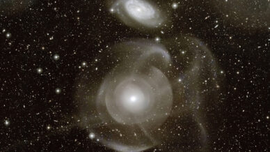 A galáxia elíptica NGC 474